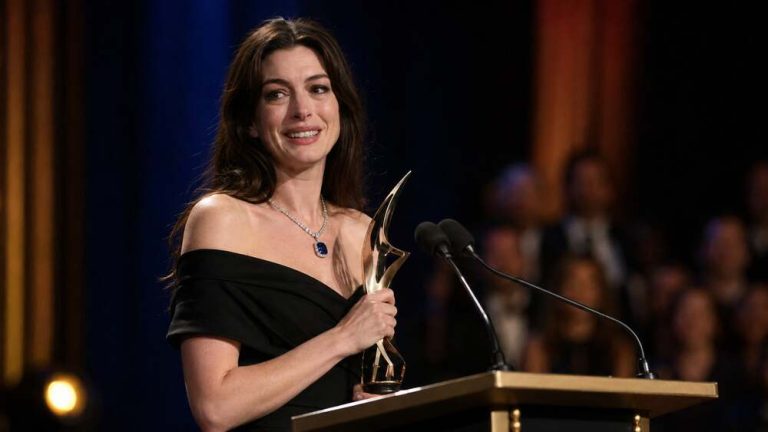 Anne Hathaway Tearfully Accepts Disney Legend Honor as 2026 Films Top  Billion